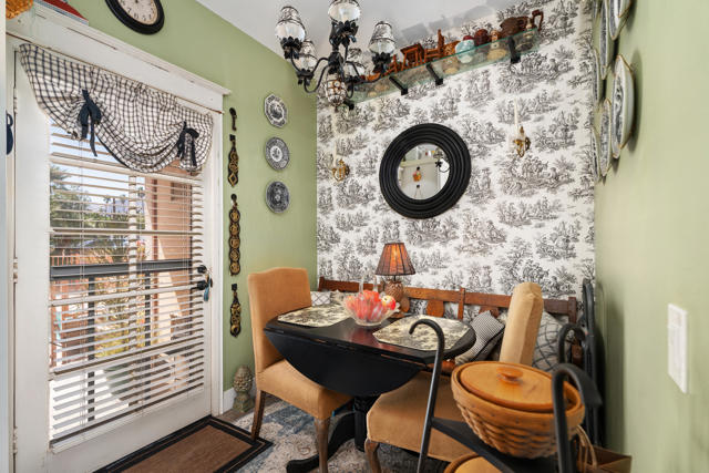 401 E Vista Chino, Palm Springs CA: https://media.crmls.org/mediaz/1a94c236-3ebd-45fd-8986-123d344b439e.jpg