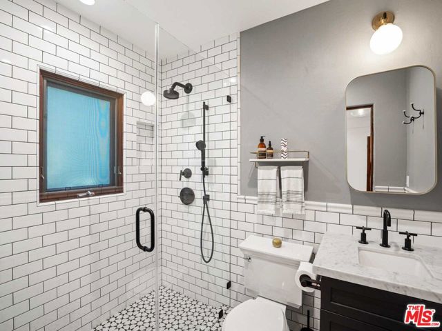 4057 Farmdale Avenue, Studio City CA: https://media.crmls.org/mediaz/1a94e321-c5b9-4f93-9e75-f8c7e1036383.jpg