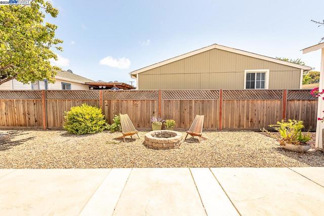 963 Douglas Dr, San Leandro CA: https://media.crmls.org/mediaz/1a952aa4-f62e-4a79-a372-44c9b7816d1e.jpg