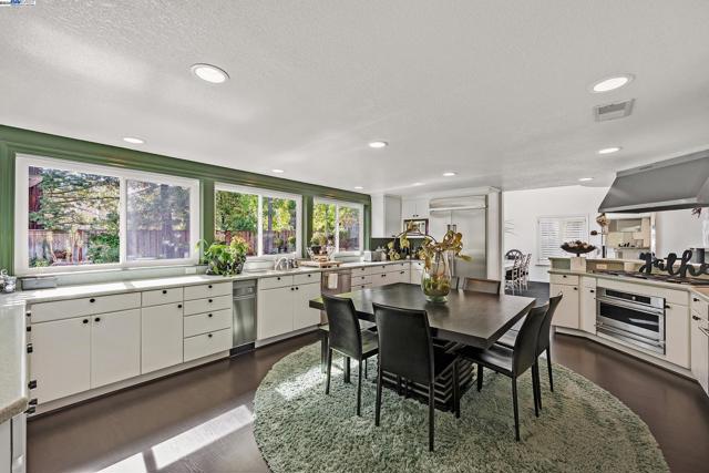 Image 10 of 58 For 7828 Foothill Knolls Dr