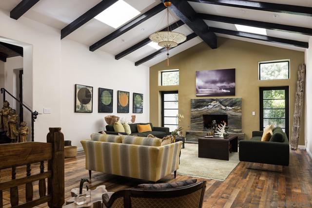 6977 Las Colinas, Rancho Santa Fe CA: https://media.crmls.org/mediaz/1a956195-abed-4cce-a48e-bdaf788c68ff.jpg