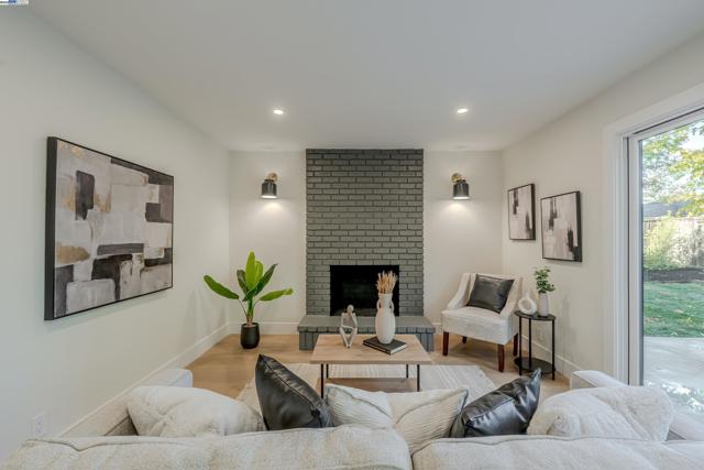 311 Foxboro Ct, San Ramon CA: https://media.crmls.org/mediaz/1a9675fe-a4c1-4d11-87ec-04abddfe1f16.jpg