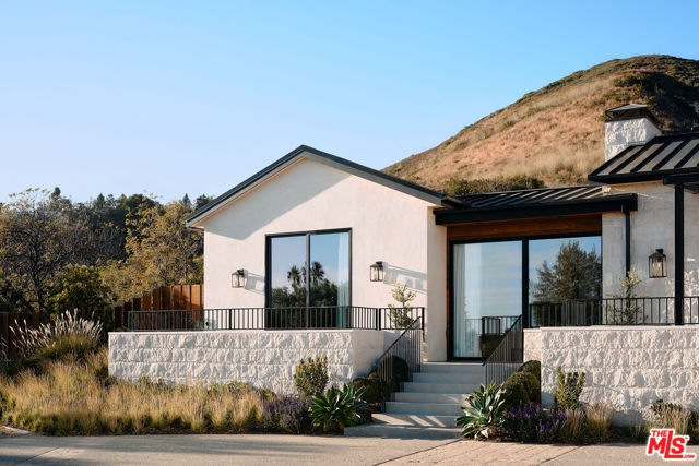 29685 Cuthbert Road, Malibu CA: https://media.crmls.org/mediaz/1a96c81f-5b72-4042-afa3-cfc1024d5f83.jpg