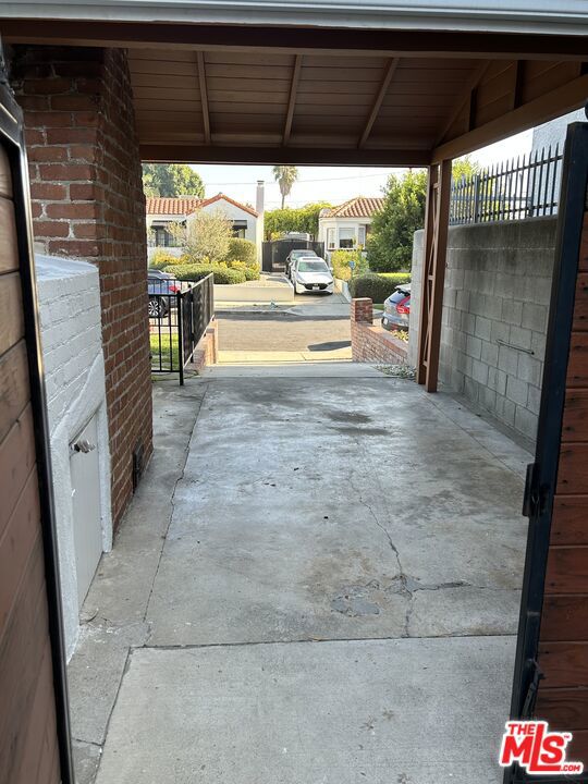 3161 Vera Avenue, Los Angeles CA: https://media.crmls.org/mediaz/1a96dd6d-69e8-45be-8d9a-ebceacb74d9c.jpg