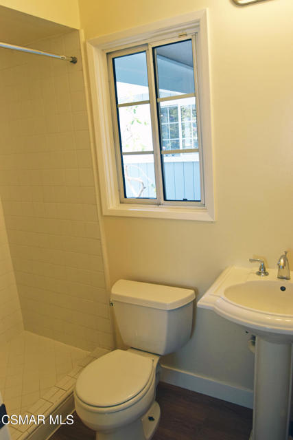 3315 S Bentley Avenue, Los Angeles CA: https://media.crmls.org/mediaz/1a971cd1-7540-4645-9164-89518a5cf976.jpg
