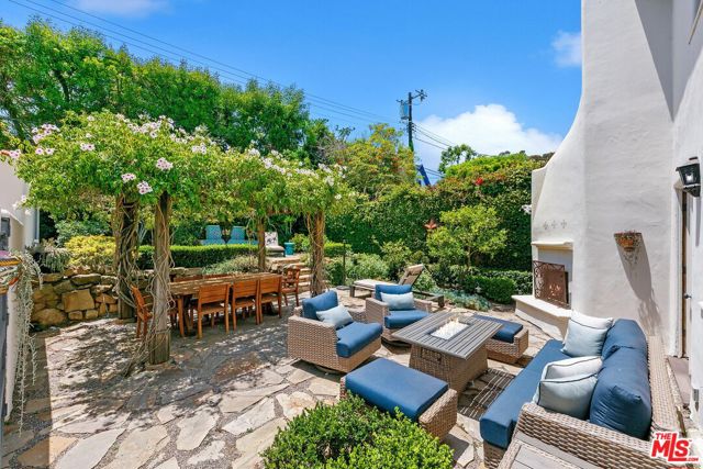 331 S Medio Drive, Los Angeles CA: https://media.crmls.org/mediaz/1a97216a-96ff-4257-9770-1f05e3a14fec.jpg