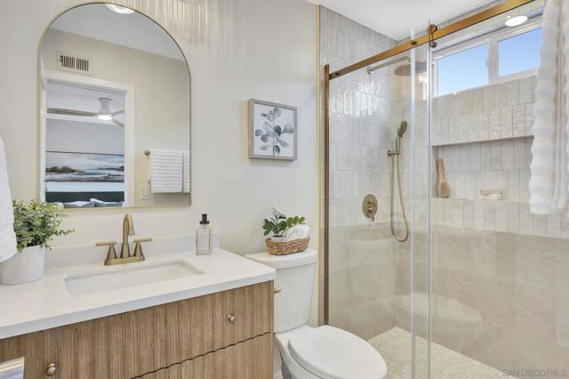 11384 Almazon St, San Diego CA: https://media.crmls.org/mediaz/1a976826-47bc-4e0a-9de6-c30d2776e082.jpg