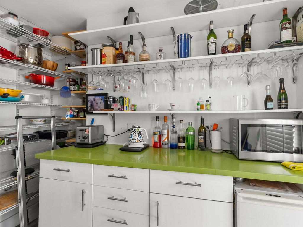https://media.crmls.org/mediaz/1a97938f-d332-4921-8ae4-49a8ac681121.jpg?preset=X-Large