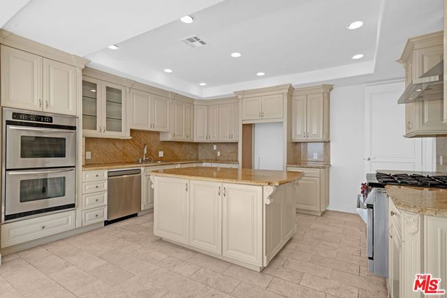 16910 West Sunset Boulevard photo 8