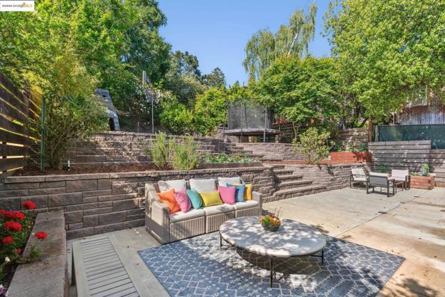 2847 Shasta Rd, Berkeley CA: https://media.crmls.org/mediaz/1a98415b-0360-4257-82e3-0cf5e51ee01a.jpg