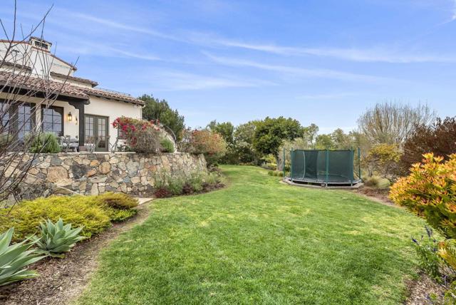 6152 Avenida Del Duque, Rancho Santa Fe CA: https://media.crmls.org/mediaz/1a9853bb-34f6-46eb-a3ad-6888dcd369a6.jpg