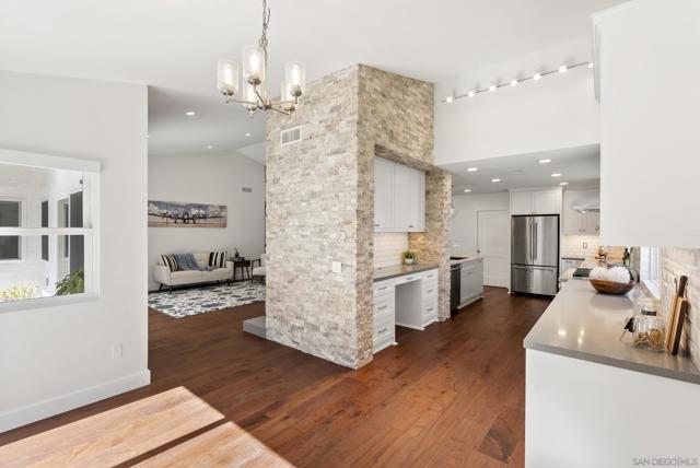 1458 Clark Court, Vista CA: https://media.crmls.org/mediaz/1a986f9c-390f-445a-837a-eaea68fdc796.jpg