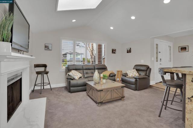 1274 Maywood Ln, Martinez CA: https://media.crmls.org/mediaz/1a98ea67-fea9-4018-8b54-2b52c248d99e.jpg