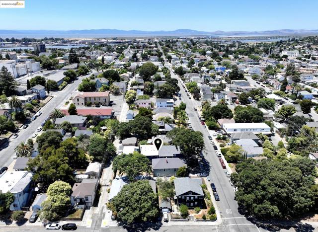 933 Kentucky St, Vallejo CA: https://media.crmls.org/mediaz/1a990a74-faaa-463e-b9cb-c406203d8afa.jpg