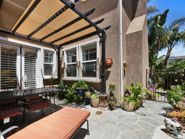 1333 Caspian Way, Oxnard CA: https://media.crmls.org/mediaz/1a99fc83-6df5-414d-bce2-1046bdbd29e1.jpg