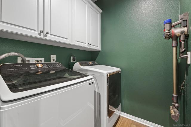 28382 Hopscotch dr,  CA: https://media.crmls.org/mediaz/1a9a7163-6402-4b58-bd2d-e5ad16c93b14.jpg