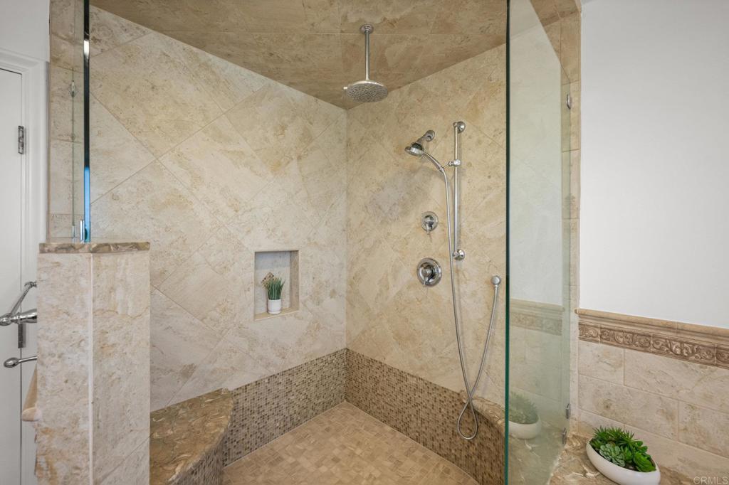 https://media.crmls.org/mediaz/1a9b9078-a2a1-42df-96da-f53a34c4a9f4.jpg?preset=X-Large