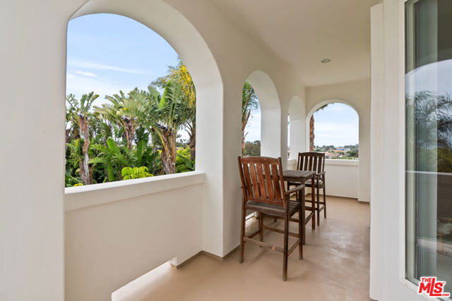 6400 Kanan Dume Road, Malibu CA: https://media.crmls.org/mediaz/1a9c0f64-b864-4bc1-95f7-8ad86e5d5788.jpg