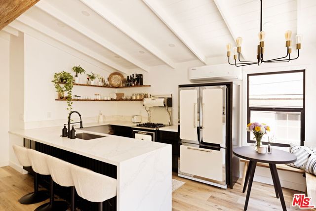 8329 Kirkwood Drive, Los Angeles CA: https://media.crmls.org/mediaz/1a9c186c-cc41-4761-844c-6fc36c489867.jpg