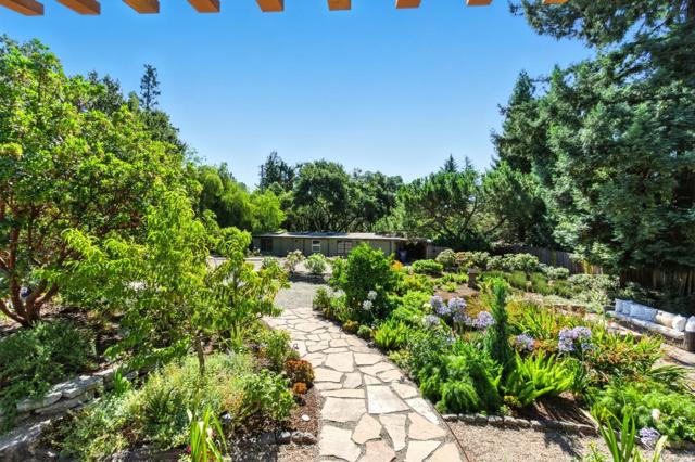 810 Glencrag Way, Woodside CA: https://media.crmls.org/mediaz/1a9c41c1-4aaf-4c42-afd6-f030626845c8.jpg