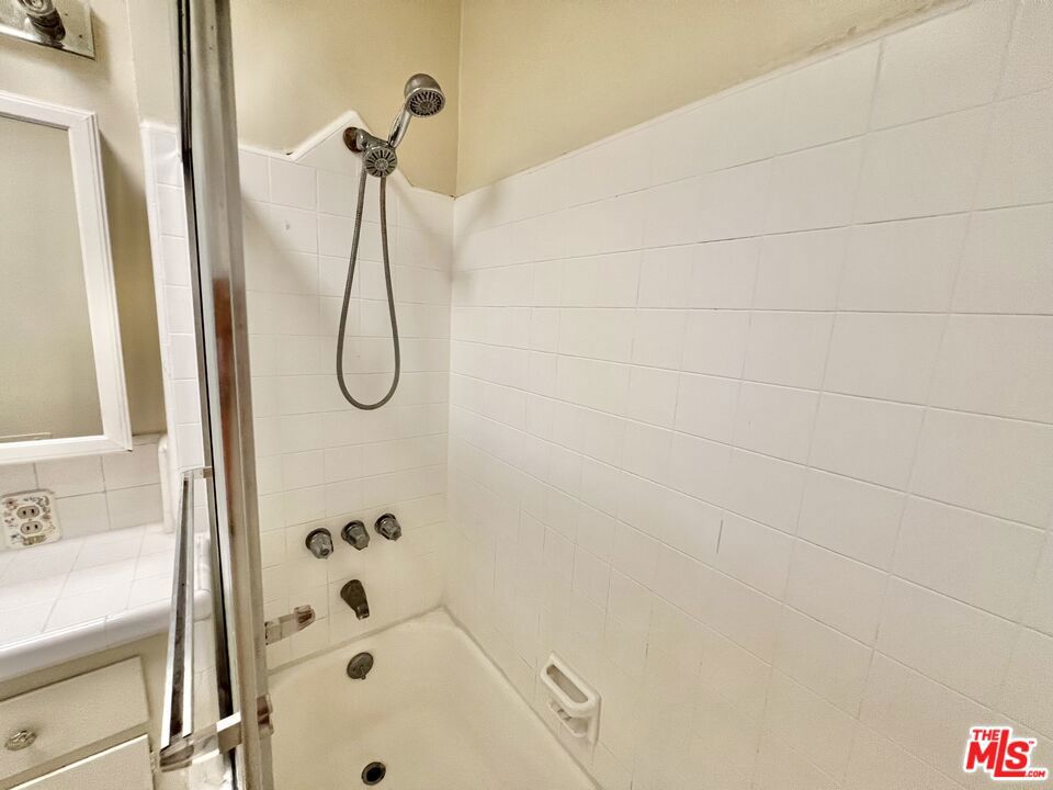 https://media.crmls.org/mediaz/1a9c81f5-6658-428a-9743-7f2ada1ca037.jpg?preset=X-Large