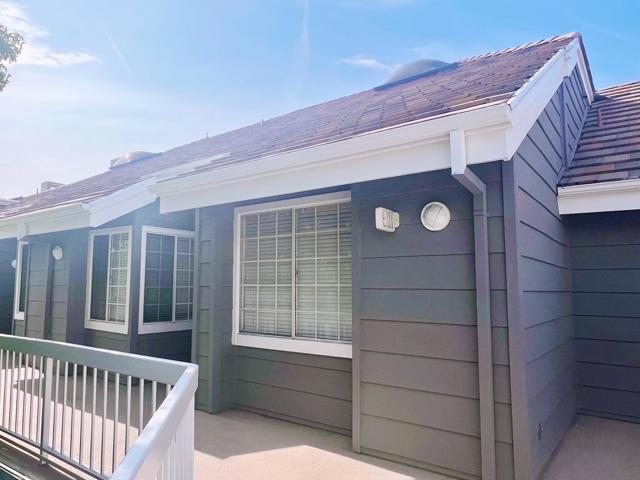 20371 Bluffside Circle, Huntington Beach CA: https://media.crmls.org/mediaz/1a9ca269-f2fe-495c-ad0f-cbd468139da3.jpg