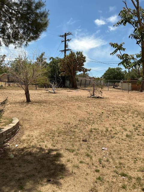 56857 Anaconda Drive, Yucca Valley CA: https://media.crmls.org/mediaz/1a9ccee9-1a9b-4181-b8d9-0c9899218f89.jpg