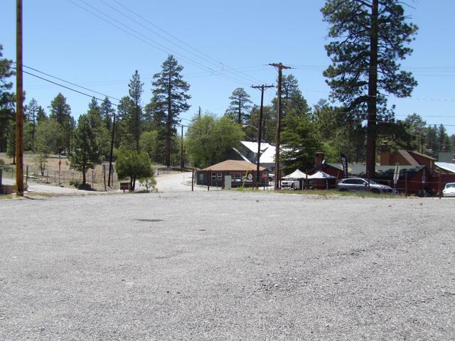 40318 Big Bear Boulevard, Big Bear CA: https://media.crmls.org/mediaz/1a9ce0f7-5b62-43ee-84da-14272ac3f831.jpg