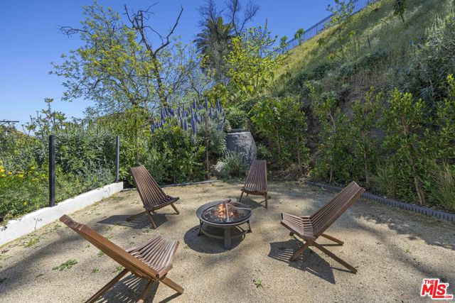 7308 Pacific View Drive, Los Angeles CA: https://media.crmls.org/mediaz/1a9d4aa8-9cbd-414b-9000-2b972a19c9ef.jpg