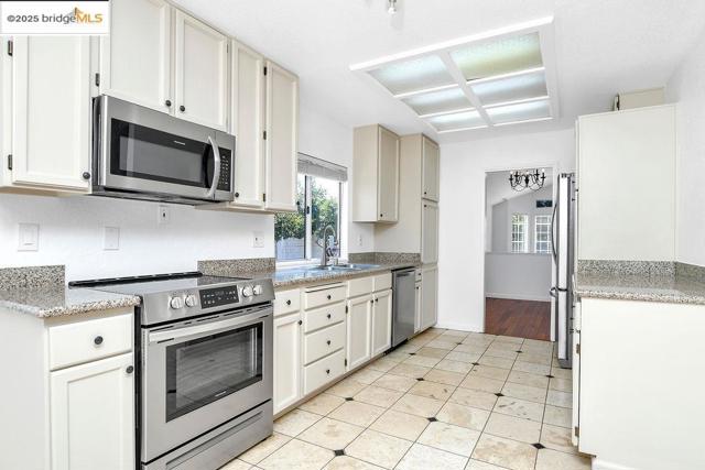 738 Valley Green Dr, Brentwood CA: https://media.crmls.org/mediaz/1a9d83a7-46ce-4e3f-a0c7-693d0e8ebaa4.jpg