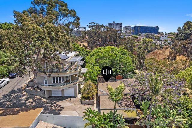 415 W Nutmeg St, San Diego CA: https://media.crmls.org/mediaz/1a9d937a-8477-40cb-a9eb-0bb541a986e8.jpg