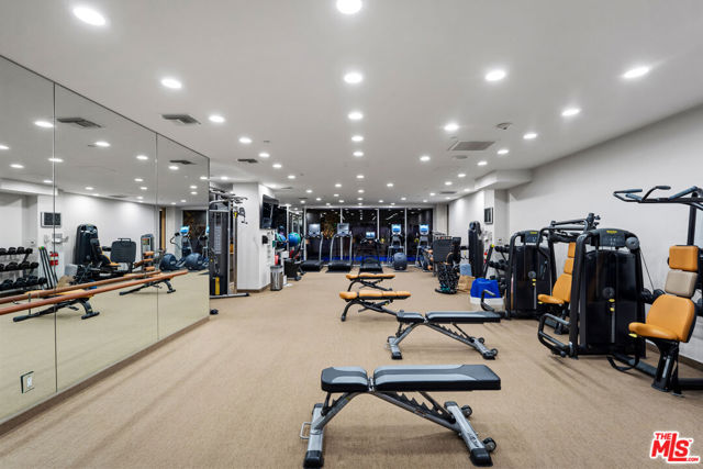 10601 Wilshire Boulevard, Los Angeles CA: https://media.crmls.org/mediaz/1a9db101-248d-42d0-bf42-2a3f521fc80e.jpg