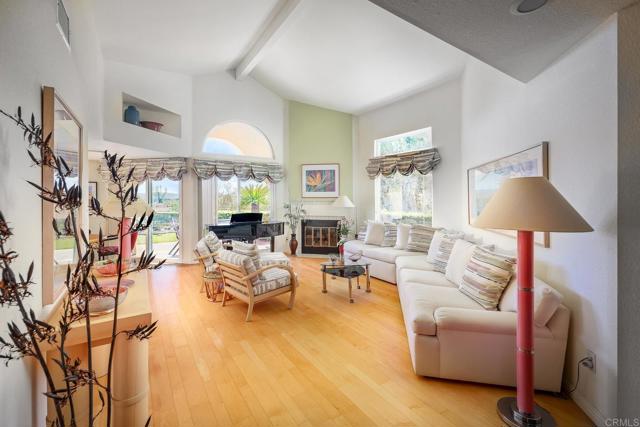 Detail Gallery Image 7 of 27 For 1749 Sawgrass, Escondido,  CA 92026 - 4 Beds | 2 Baths