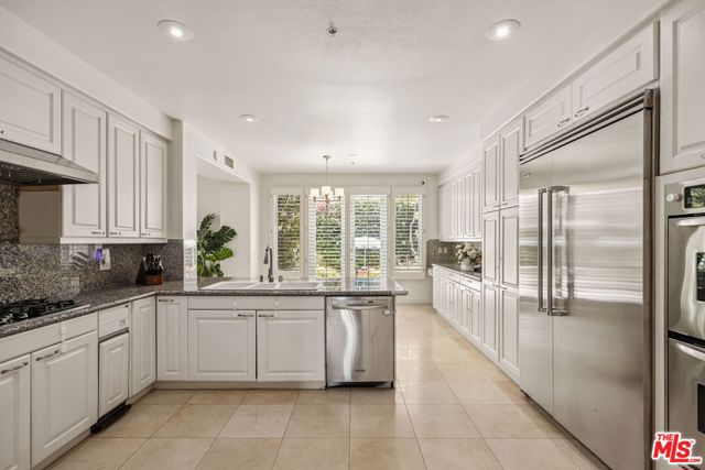 11737 Gwynne Lane, Los Angeles CA: https://media.crmls.org/mediaz/1a9e1dd2-b331-4983-82d8-8726dbbadf62.jpg