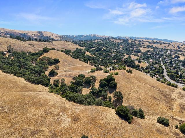 17101 Kruse Ranch Lane, Morgan Hill CA: https://media.crmls.org/mediaz/1a9ecc90-d298-4537-9245-eb376f70b987.jpg