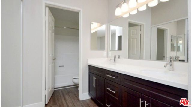 973 WESTCREEK Lane, Westlake Village CA: https://media.crmls.org/mediaz/1a9f2af8-31d0-4b74-892c-3d405edb80aa.jpg