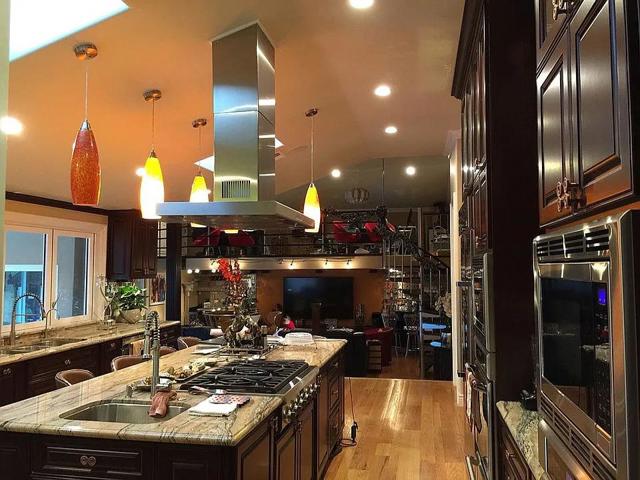 13605 Surrey Lane, Saratoga CA: https://media.crmls.org/mediaz/1a9f324f-4df5-4836-9c0a-0fac81181274.jpg