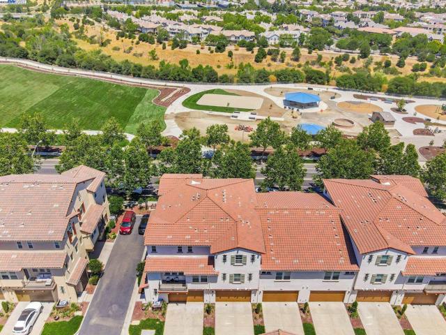 1038 S Monarch, San Ramon CA: https://media.crmls.org/mediaz/1a9fcf34-e14a-482e-a07c-3d38d78880a9.jpg