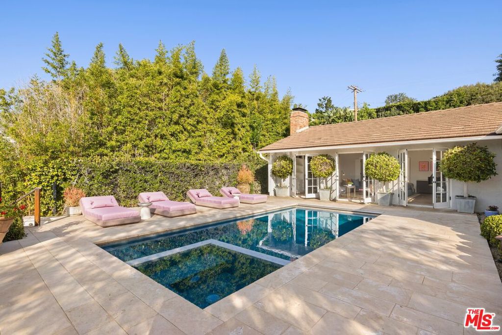 View 16