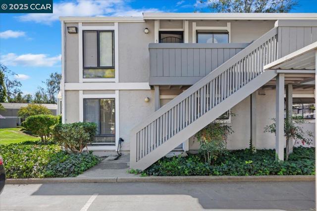 900 Southampton Rd, Benicia CA: https://media.crmls.org/mediaz/1aa111e4-026e-4eee-8ad6-fa15135f09c8.jpg