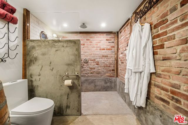 2116 3rd Street, Santa Monica CA: https://media.crmls.org/mediaz/1aa140ef-2d70-4d60-9617-b3592b8e7975.jpg