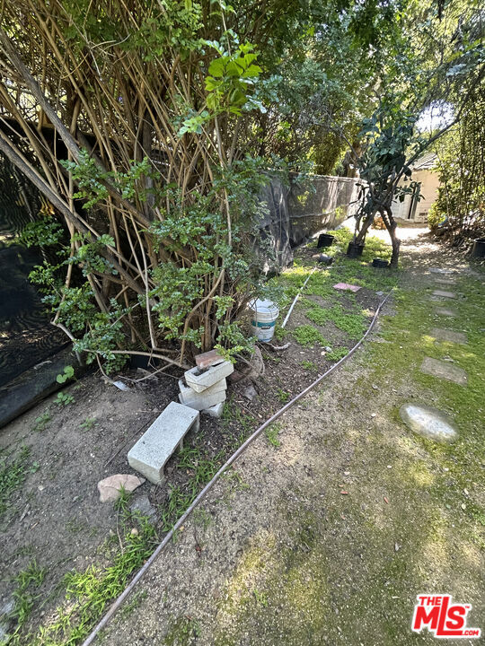 11145 W SUNSET Boulevard, Los Angeles CA: https://media.crmls.org/mediaz/1aa20ae7-da35-4a12-8747-8b57694b9c09.jpg