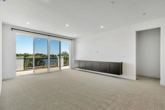 665 River Bend Dr, Lathrop CA: https://media.crmls.org/mediaz/1aa2249c-2cab-4b65-b237-67639643059e.jpg