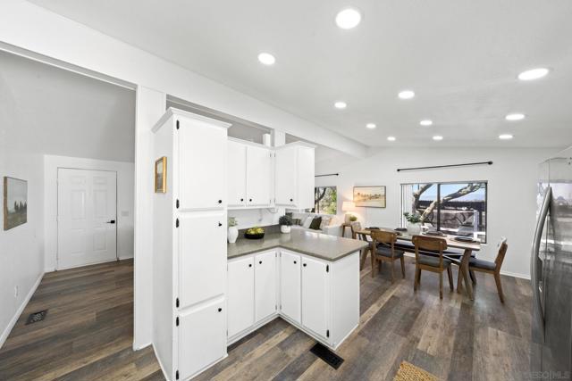 40110 Angora Ln, Temecula CA: https://media.crmls.org/mediaz/1aa24acb-8f96-4fa6-86c0-072c6047f738.jpg