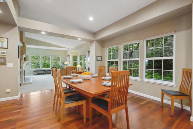 3565 Star Ridge Rd, Hayward CA: https://media.crmls.org/mediaz/1aa27181-2c63-48e0-ae79-3b900dacd831.jpg