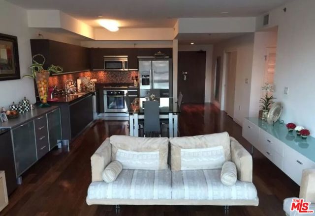 3785 Wilshire Boulevard, Los Angeles CA: https://media.crmls.org/mediaz/1aa291c6-197c-4060-8a04-acfb8c1a9579.jpg