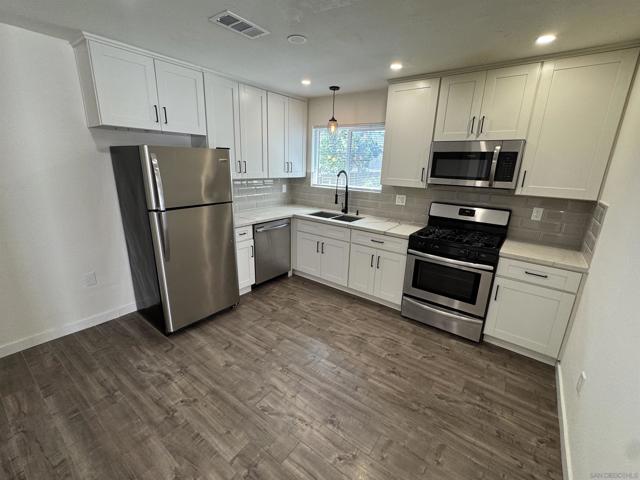 3082 Island Ave, San Diego CA: https://media.crmls.org/mediaz/1aa29a8a-5a8b-42d6-b38a-9f5e5a87165f.jpg