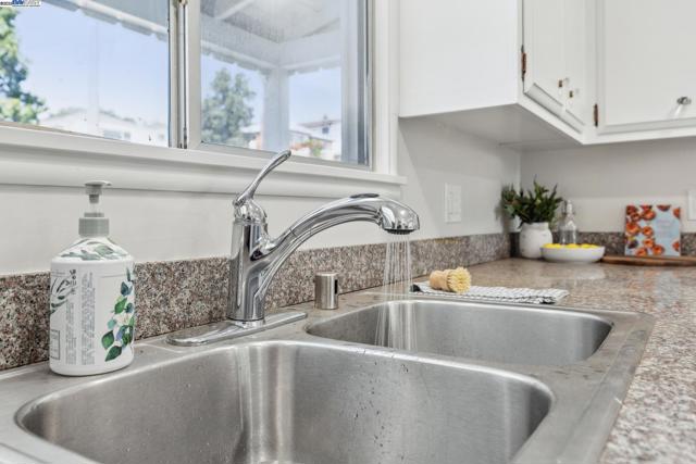 4859 Seaview Ave, Castro Valley CA: https://media.crmls.org/mediaz/1aa330f6-bef8-4926-81ed-9640fa6bd0f4.jpg