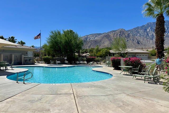 1247 Oro, Palm Springs CA: https://media.crmls.org/mediaz/1aa3a3e7-9d1c-4716-be72-71456fc2388d.jpg