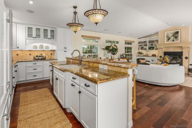 7940 La Jolla Shores Dr, La Jolla CA: https://media.crmls.org/mediaz/1aa49948-fa0d-4d5d-8a86-be87f46259ef.jpg